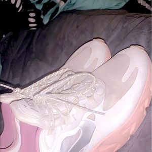 nike tennis shoes. size-8